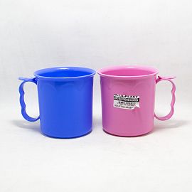 TAZA PLASTICA CON ASA COLORES 480CC